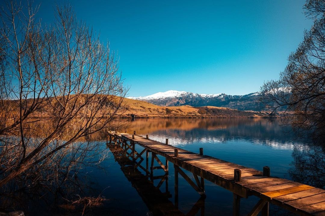 A stunning mountain reflection on Lake Hayes in Queenstown.