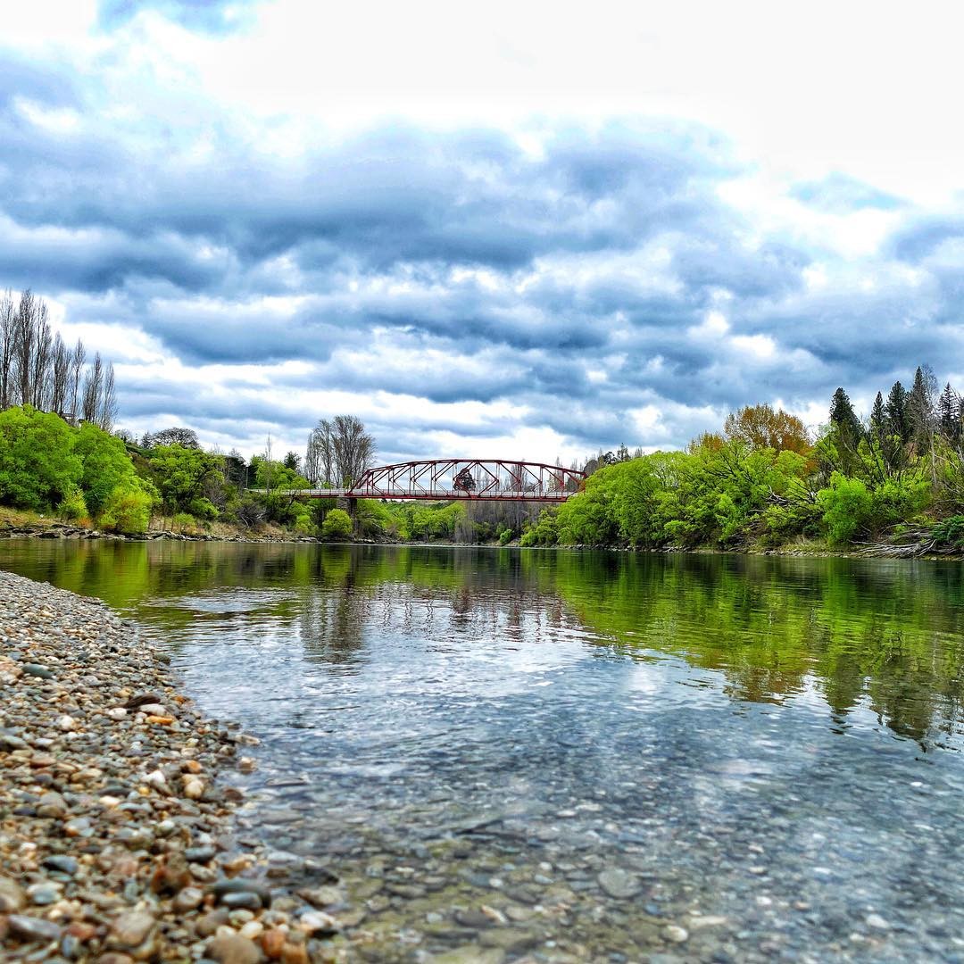 The historic Clyde Bridge crossing the Clutha River.