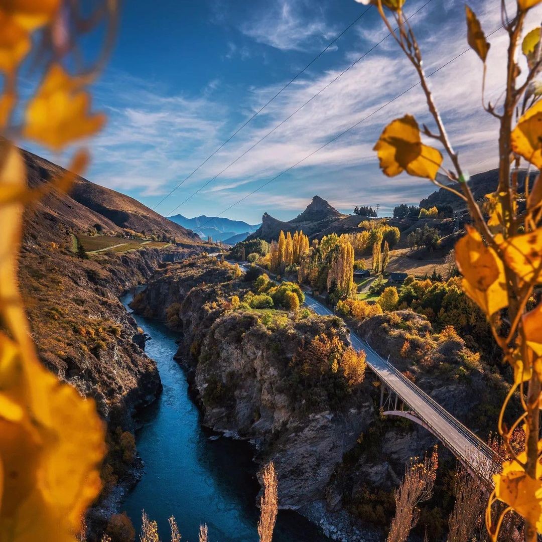 A stunning of the beautiful Kawarau river weaving its way through the Kawarau Gorge in Autumn.