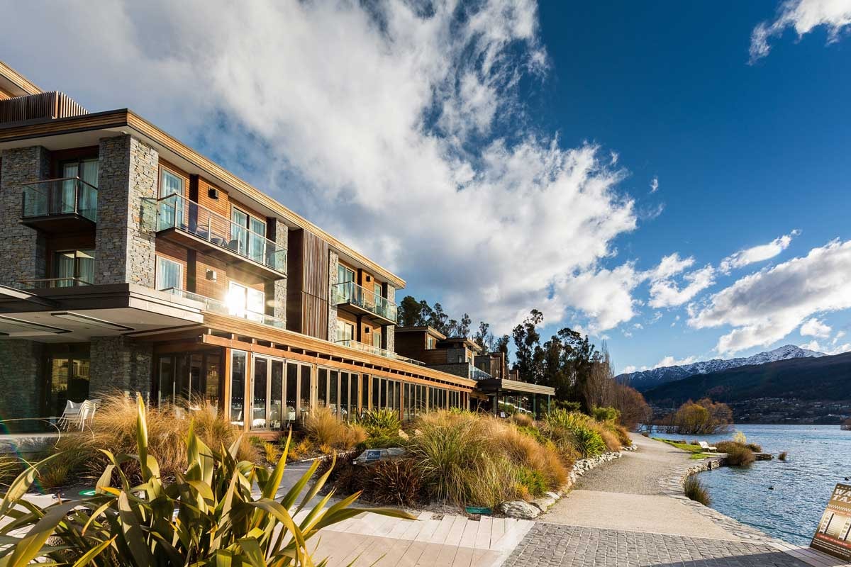 An exterior photo of the Hilton Resort And Spa in Queenstown.