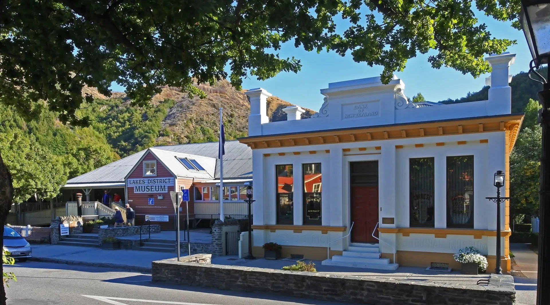 Historical Lakes District Museum and Bank of New Zealand building in Arrowtown.