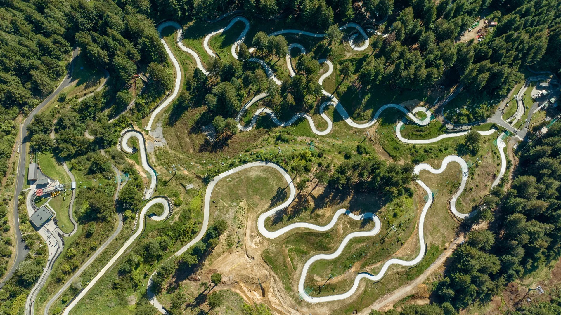 Overhead view of Skyline Rotorua Luge track. Many squiggly paths.